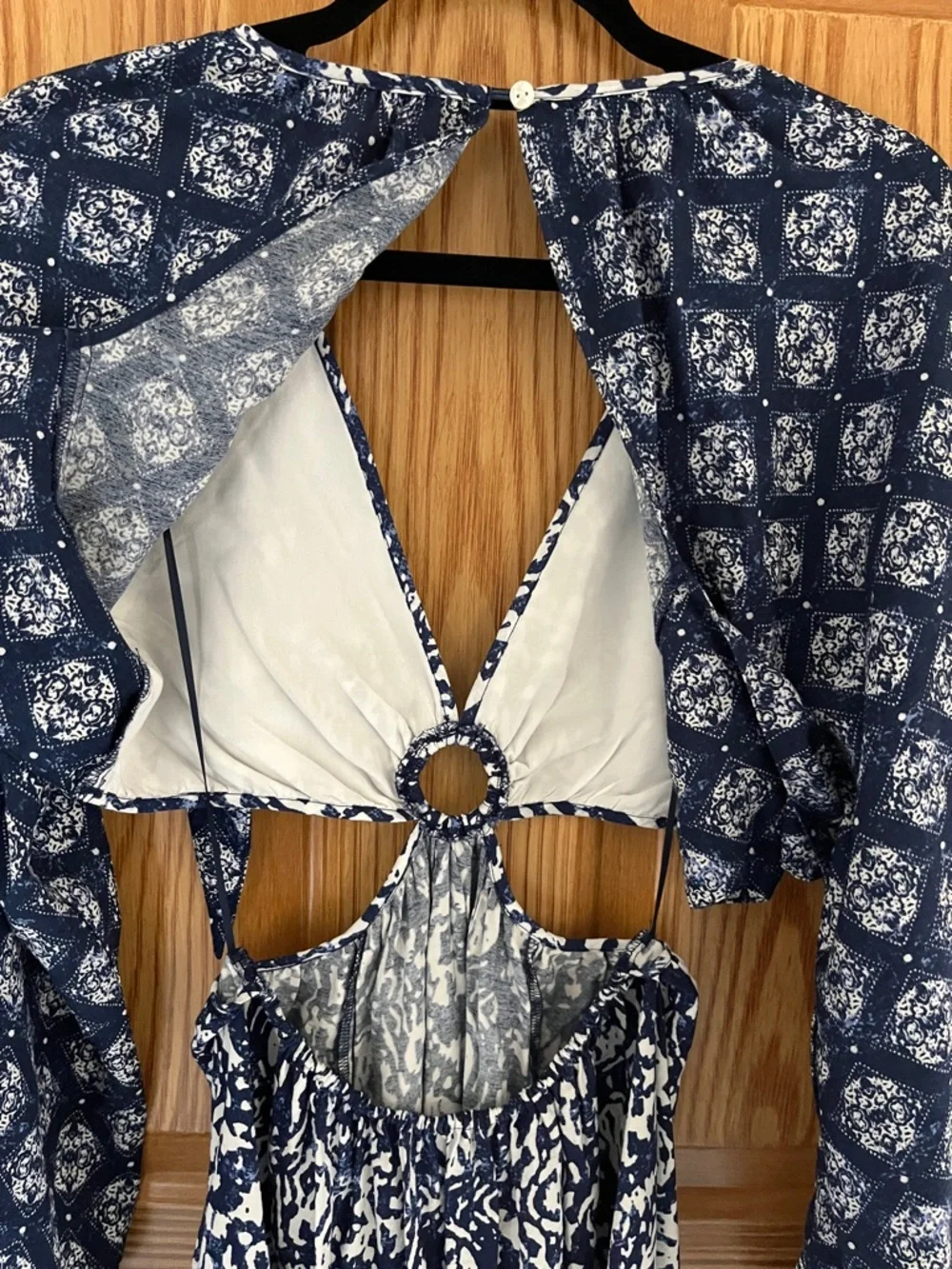 Abercrombie & Fitch Long Sleeve Plunge Cut-Out Maxi Dress. S